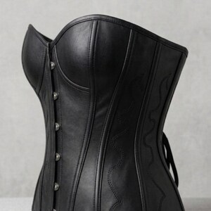 Corsetto in vera pelle con stecche in acciaio