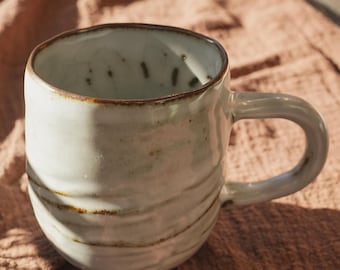 Handgemachte Kaffeetasse: Rustikale glasierte Keramik, 300ml
