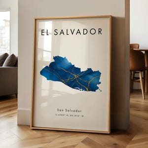Kaart van El Salvador GEDRUKTE poster | Blauw en goud | Noord-Amerika | Aardrijkskundecadeau | Achtergrond: afbeelding 1