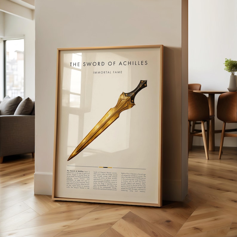Peut inclure: Une affiche encadr&eacute;e repr&eacute;sentant une illustration d'&eacute;p&eacute;e dor&eacute;e avec une poign&eacute;e noire. Le texte "THE SWORD OF ACHILLES" et "IMMORTAL FAME" sont affich&eacute;s au-dessus de l'&eacute;p&eacute;e. Un bloc de texte est en dessous. Le cadre est de couleur marron clair.
