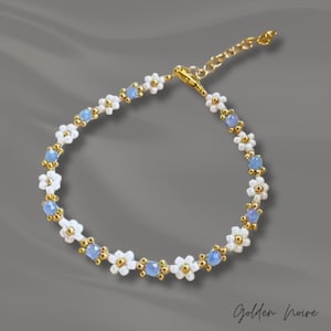 Daisy Bracelet, Beaded Flower Bracelet, Blue Floral Bracelet, Aesthetic Flower Bracelet, Birthday Gift, Gift for Her, Daisy Flower Bracelet