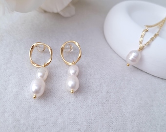 Freshwater Pearl Jewelry Set, Pearl Necklace and Earrings Set, Gold Pearl Bridal Jewelry, Dainty Pearl Gift for Her, Wedding Jewelry
