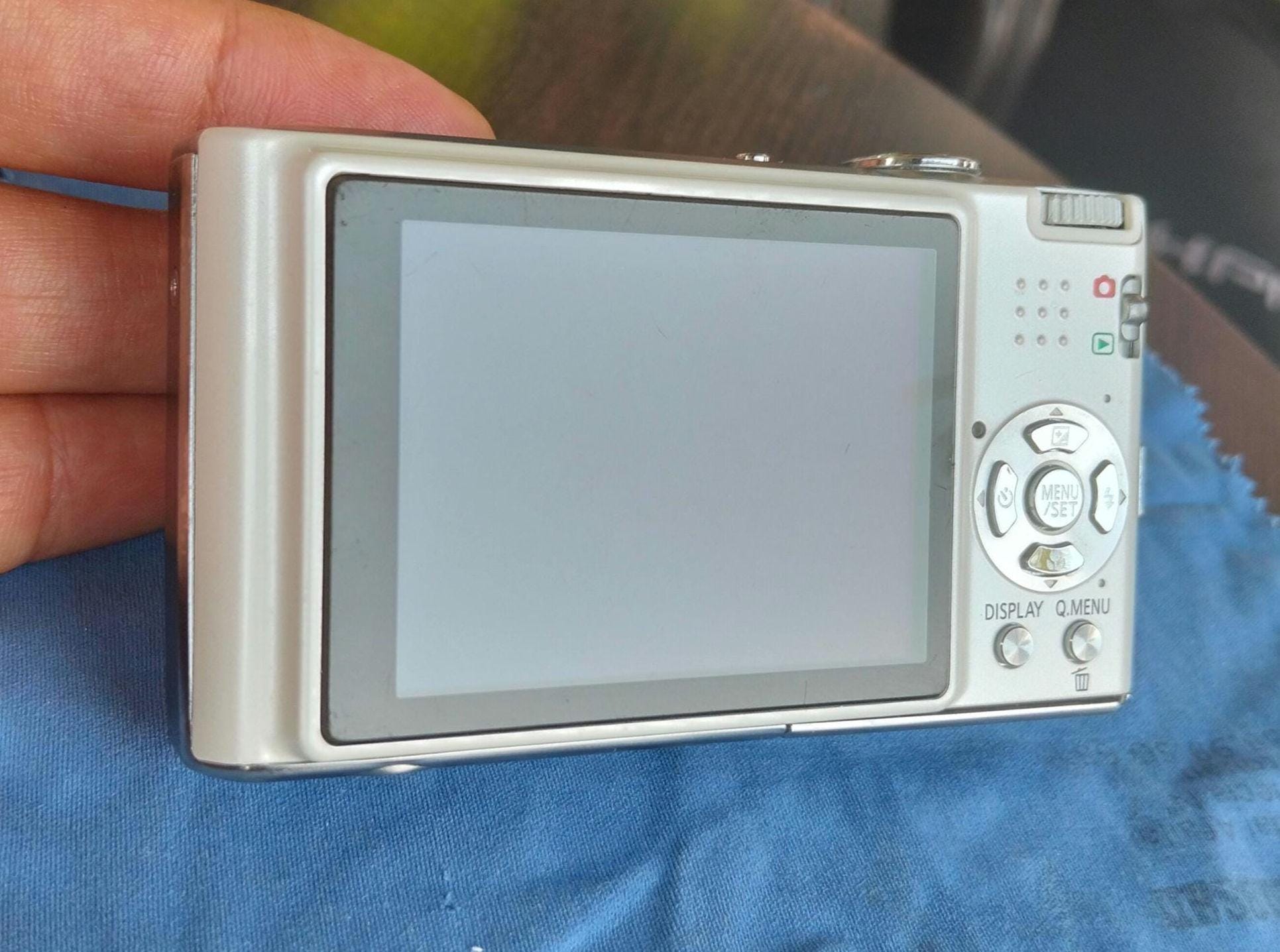 Panasonic LUMIX DMC-FX35 ホワイトカラー ジャンク カメラ Panasonic LUMIX DMC-FX35 ホワイトカラー ジャンク