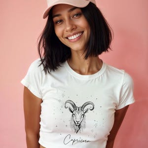 Camiseta de Capricornio, Top corto, Regalo personalizado, Camiseta de signo zodiacal, Camiseta de astrología, Camiseta personalizada, Camiseta de signo del zodíaco