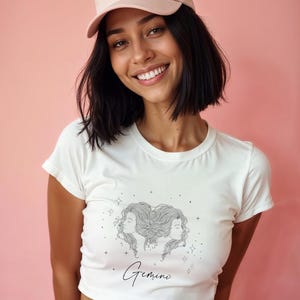 Camiseta Géminis, Top corto, Regalo personalizado, Camiseta con signo zodiacal, Camiseta de astrología, Camiseta personalizada, Camiseta con signo del zodíaco