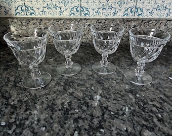 Vintage Swirl Wine Glasses – Set of 4 Clear Glass Goblets