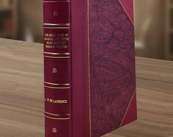 Op de afbeelding: Een bordeauxrode hardcover boek met de titel "THE GREAT BOOK OF MAGICAL ART, HINDU MAGIC AND EAST INDIAN OCCULTISM" van L. W. De Laurence. Het boek heeft gouden accenten en een rood lint als bladwijzer. De kaft heeft een textuur.