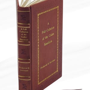 Puede incluir: Un libro de tapa dura titulado "A Full Collation of the Codex Sinaiticus" de Frederick H. Scrivener. El libro tiene una cubierta burdeos con letras doradas y bordes decorativos. Una cinta de marcador burdeos es visible.