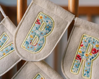 Spersonalizowany girland z imieniem – dekoracja pokoju dziecięcego / prezent dla dziecka