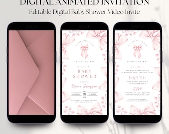 Può includere: Invito digitale animato per baby shower visualizzato su tre smartphone. Il design presenta fiocchi rosa e il testo "A sweet little bow is on the way". L'invito include i dettagli per il baby shower, come la data, l'ora e il luogo.