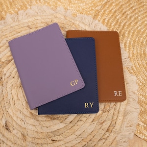 Funda de pasaporte personalizada, funda de cuero para pasaporte, funda de pasaporte con sello personalizado, billetera de viaje, regalo de viaje, regalo de pasión por los viajes, regalo de boda