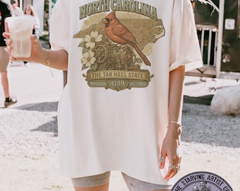 Camiseta vintage steampunk de Carolina del Norte: camiseta con estampado de pájaro y flor del estado