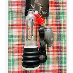 以下が含まれることがあります： 黒とグレーのアクセント、赤いチューブ、黒いハンドルが付いた、透明な円筒形のハイドロポンプ。ポンプは黒いベースと灰色の電球を備えています。製品には「Xtreme Hydro X30」の文字がラベル付けされています。