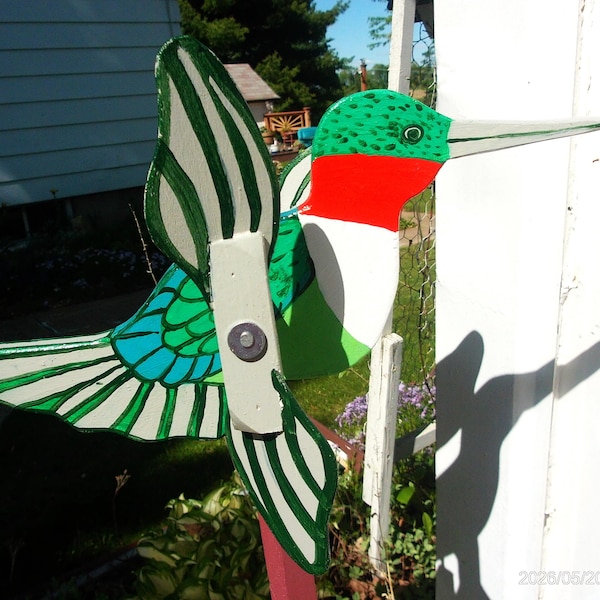 LARGE WHIRLIGIG HUMMINGBIRD