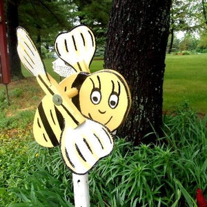 BUMBLEBEE WHIRLIGIG image 1