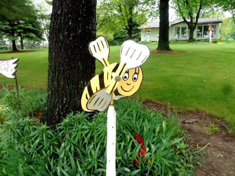 BUMBLEBEE WHIRLIGIG image 7