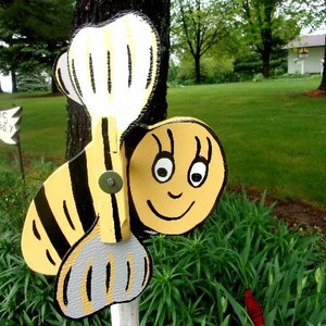 BUMBLEBEE WHIRLIGIG image 2