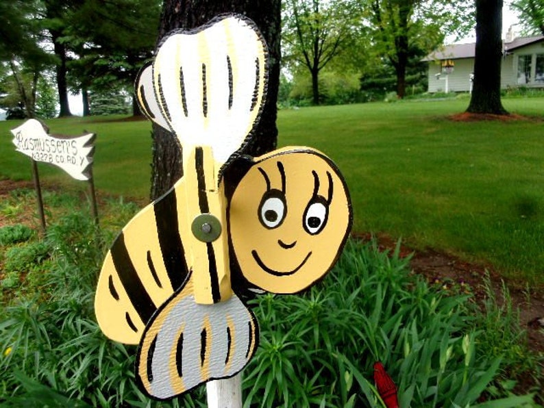 BUMBLEBEE WHIRLIGIG image 2