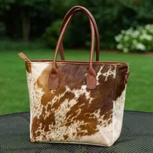 Einkaufstasche aus echtem Rindsleder - handgefertigte Schultertasche | Westernhandtasche für Damen | Rustikale Braun & Weiss Tasche