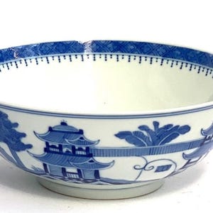 Vintage 20th century Chinese blue and white porcelain bowl - 23cmD
