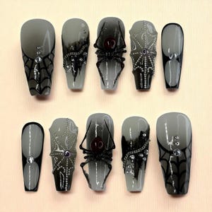Black Spider Press On Nails, Black Spider Web Nails, Black and Silver Halloween Nails, Spooky Nails, Handpainted False Nails, 3D Nails Art