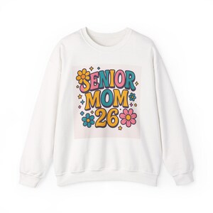 Senior Mom 2026 Crewneck Sweatshirt, Gift for Senior Parents, Graduation Sweatshirt, Comfy Retro Style, Floral Design