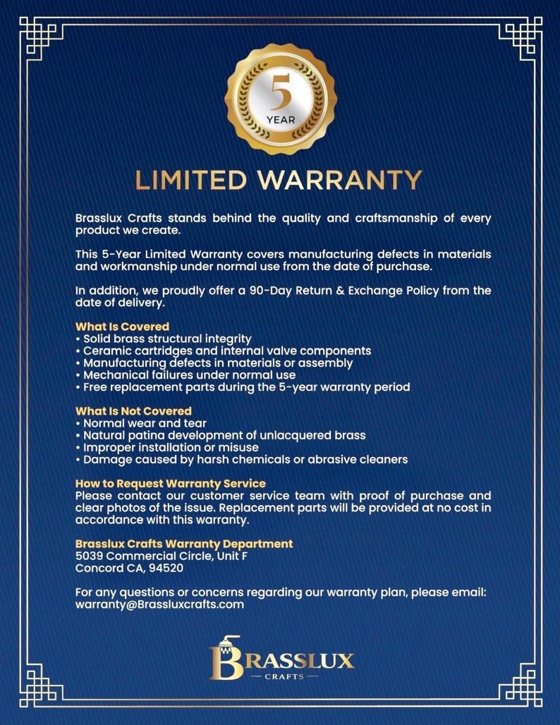 Puede incluir: Un documento azul titulado Limited Warranty de Brasslux Crafts. Presenta un sello dorado de 5 a&ntilde;os en la parte superior, detallando la cobertura para lat&oacute;n s&oacute;lido, cartuchos cer&aacute;micos y defectos, adem&aacute;s de una pol&iacute;tica de devoluci&oacute;n de 90 d&iacute;as.
