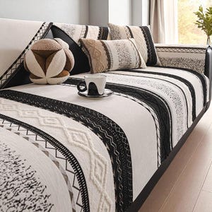 Ethnic Striped Sofa Cover – Boho Woven Couch Throw for Leather or Fabric Sofas | Non-Slip All-Season Sofa Towel with Tribal Pattern