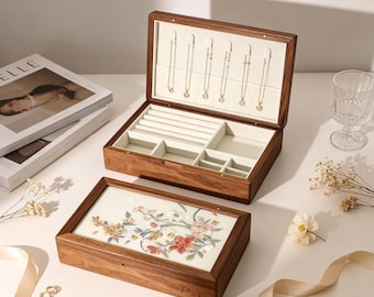 Benutzerdefinierte Vintage Holz Schmuckschatulle mit gestickten, personalisierten Blumenschmuck Lagerung, Ring Organizer, Brautjungfer Geschenke, Geschenk für sie / Mutter