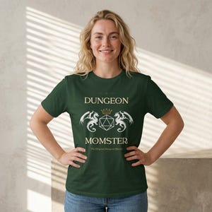 Camiseta de Dungeon Momster Master, Camiseta de DnD para mamás, Regalo del Día de la Madre, La Maestra de Mazmorras Original, Regalo Divertido de DnD para Mamás, Camiseta de Dungeons and Dragons