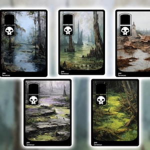 Könnte beinhalten: Fünf Fantasy-Art-Karten mit Sumpf- und Insel-Landschaften. Jede Karte hat einen schwarzen Rand, ein weißes Totenkopf-Symbol und eine einzigartige Sumpfszene. Der Text "BASIC LAND - ISLAND" steht unten.