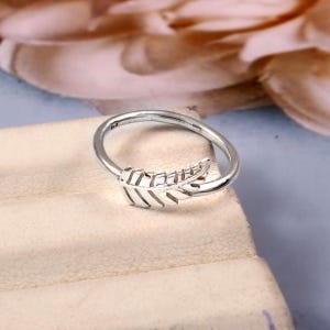 Sterling Silver Feather Ring | Dainty Nature-Inspired Jewelry | Elegant Leaf Band | Gift for Her