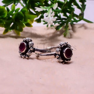 Bague d'orteil réglable oxydée fabriquée à la main en argent sterling 925 avec pierres de couleur rouge rubis, motif floral vintage, bijoux pour femme et fille
