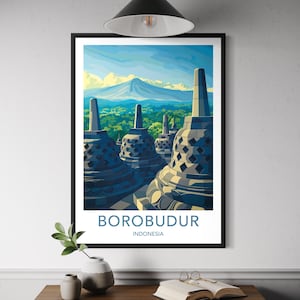 Może przedstawiać: Oprawiony wydruk artystyczny przedstawiający świątynię Borobudur w Indonezji. Ilustracja przedstawia stupy świątyni w odcieniach niebieskiego i szarego, na tle gór i nieba. Wydruk zawiera tekst "BOROBUDUR INDONESIA".