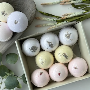 Handcrafted Aromatherapy Bath Bombs, Pamper Mom with Relaxing Bath Fizzies, Ideal Mother&#39;s Day Self-Care Gift, Relaxation and Spa Mom Gift