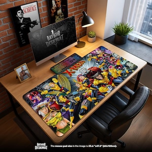Könnte beinhalten: Eine große, rechteckige Schreibtischunterlage mit einer farbenfrohen Comic-Illustration von X-Men-Charakteren. Die Matte ist 60 cm x 120 cm groß und trägt prominent den Text "X-MEN". Die Schreibtischunterlage liegt auf einem Holztisch mit Computer, Tastatur und anderem Zubehör.