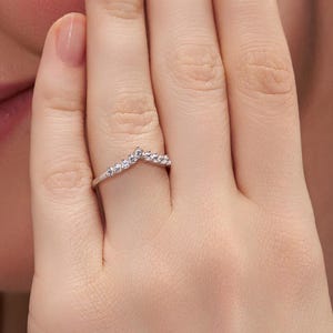 Minimalist Curved Round Diamond Wedding Band, Sustainable Wedding Band for Women, Cubic Zirconia Diamond Ring, Chevron Band Gift for Her