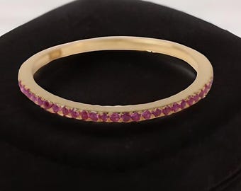 Vintage vigselring med rubin, läcker guldring, halv alliansring