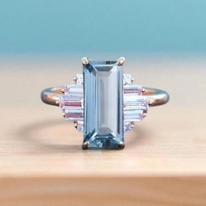 Anillo de compromiso vintage con aguamarina y corte esmeralda, anillo de bodas con moissanita, elegante anillo Art Déco, anillo de promesa de oro macizo, regalo único de aniversario.