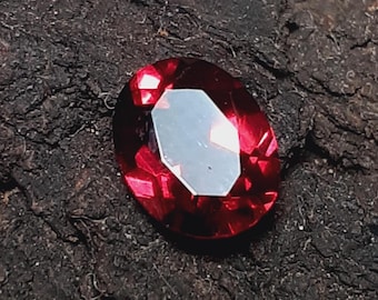 Naturlig rhodolitgranat oval ädelsten: hetröd, 1,60 karat (7,6 x 6 mm)