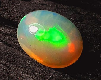 Ethiopische vuuropaal cabochon: natuurlijke edelsteen, 10 x 8 mm