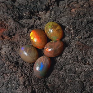 Welo Opal Cabochon: Natural Ethiopian Gemstone (8x6MM, 5.55 Carat