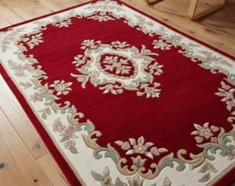 Burgundowo-czerwony tradycyjny dywan z motywem kwiatowym, dywan w stylu vintage, dywan z medalionem inspirowanym stylem perskim, bordiura z motywem kwiatowym w kolorze kości słoniowej, dywan do salonu