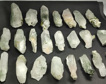 巨大な緑泥石含有水晶クラスター（1881g） - Etsy 日本