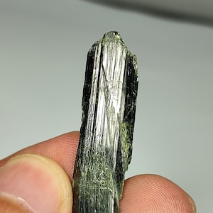 Aegirine perfect crystal point best for jewellery from Pakistan. &quot;4 gm&quot;