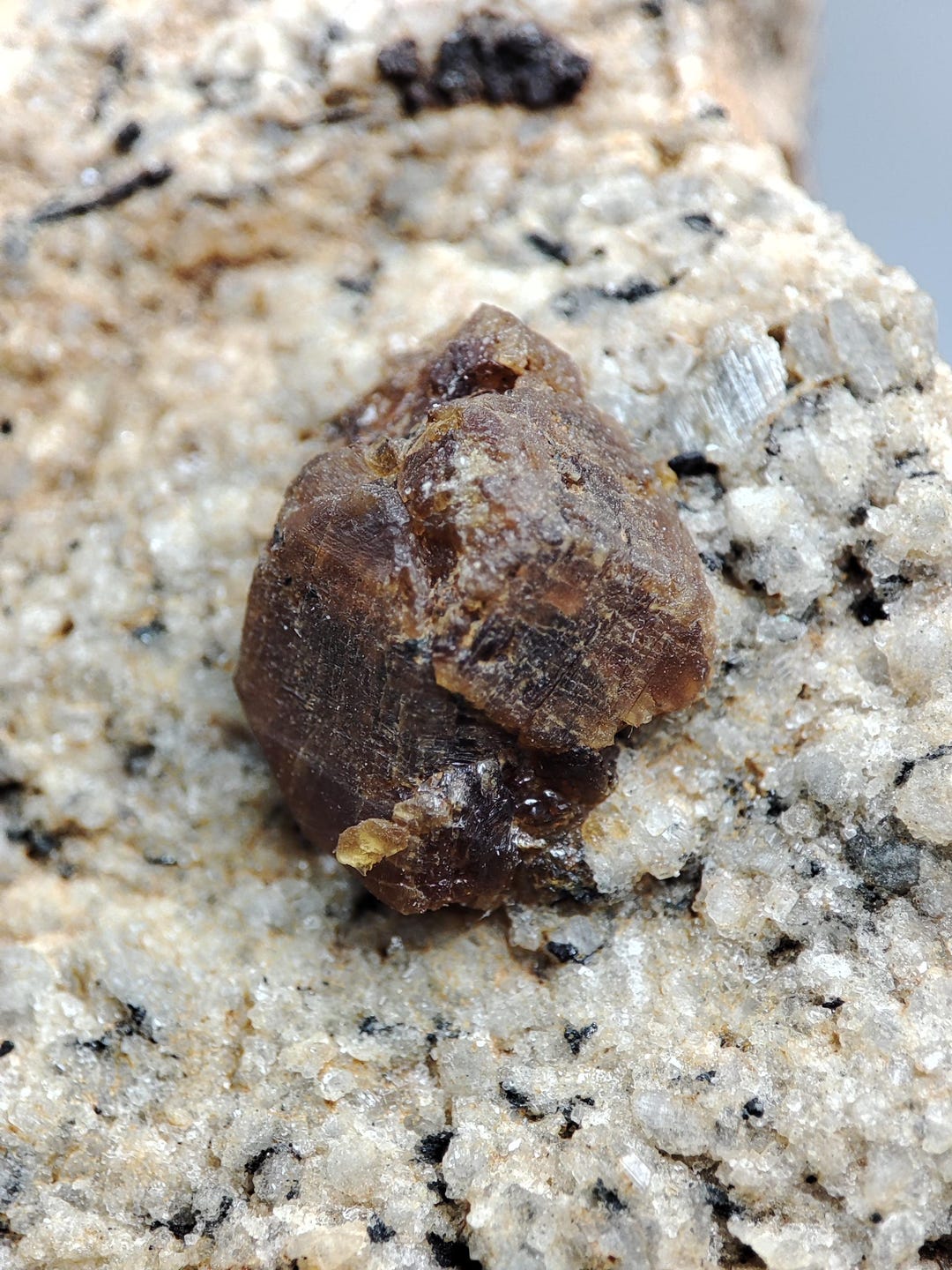 パキスタン産の非常に希少なパリサイト-Ce結晶の美しい標本。「126