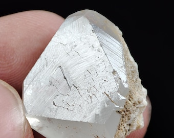 Topaz Crystal Point: Natural White Gemstone from Skardu Pakistan (9 grams, 2 x 1.5 cm)