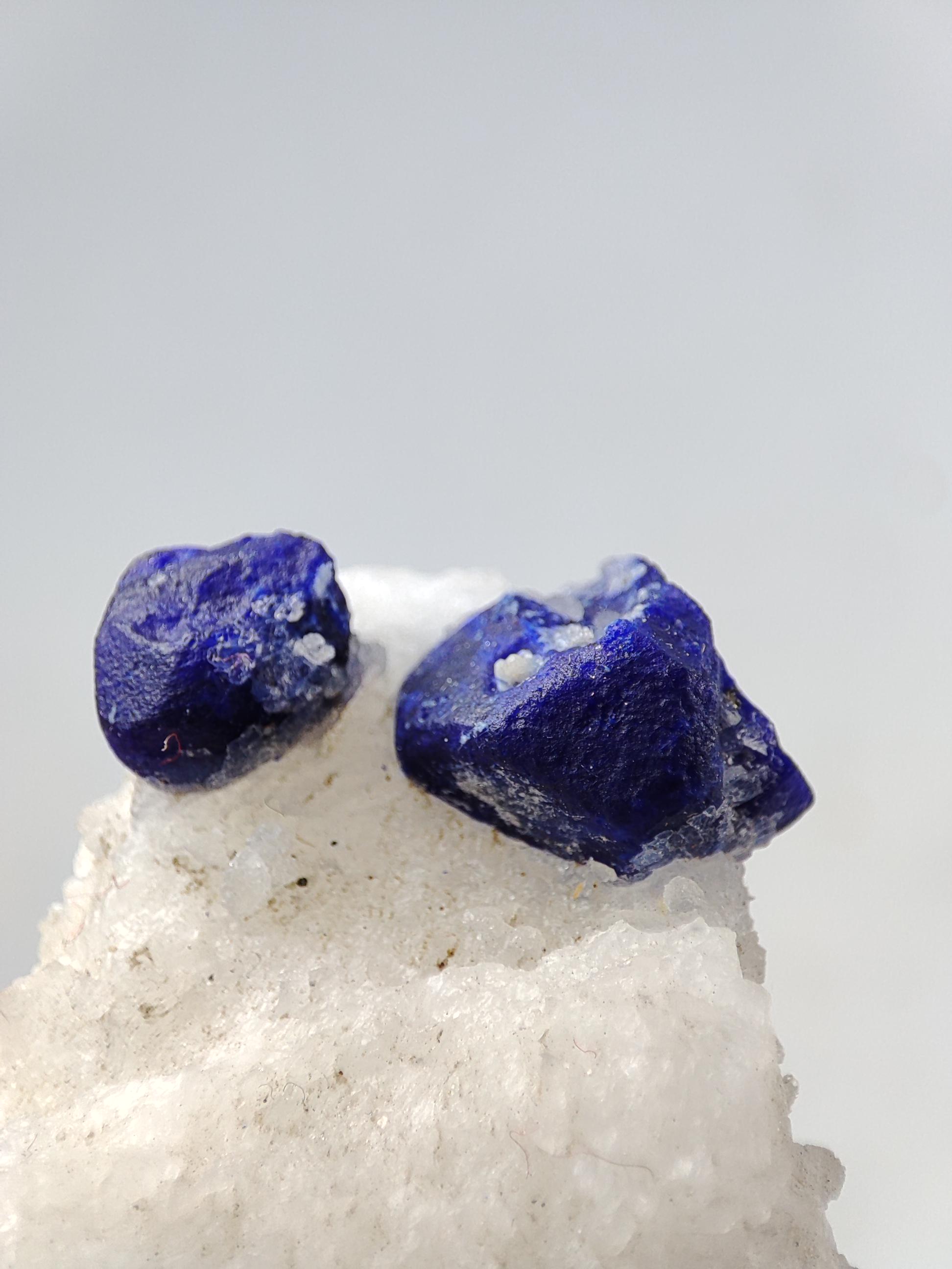 アフガニスタン産ラピスラズリ結晶（母岩付き）、鉱物標本 - Etsy 日本