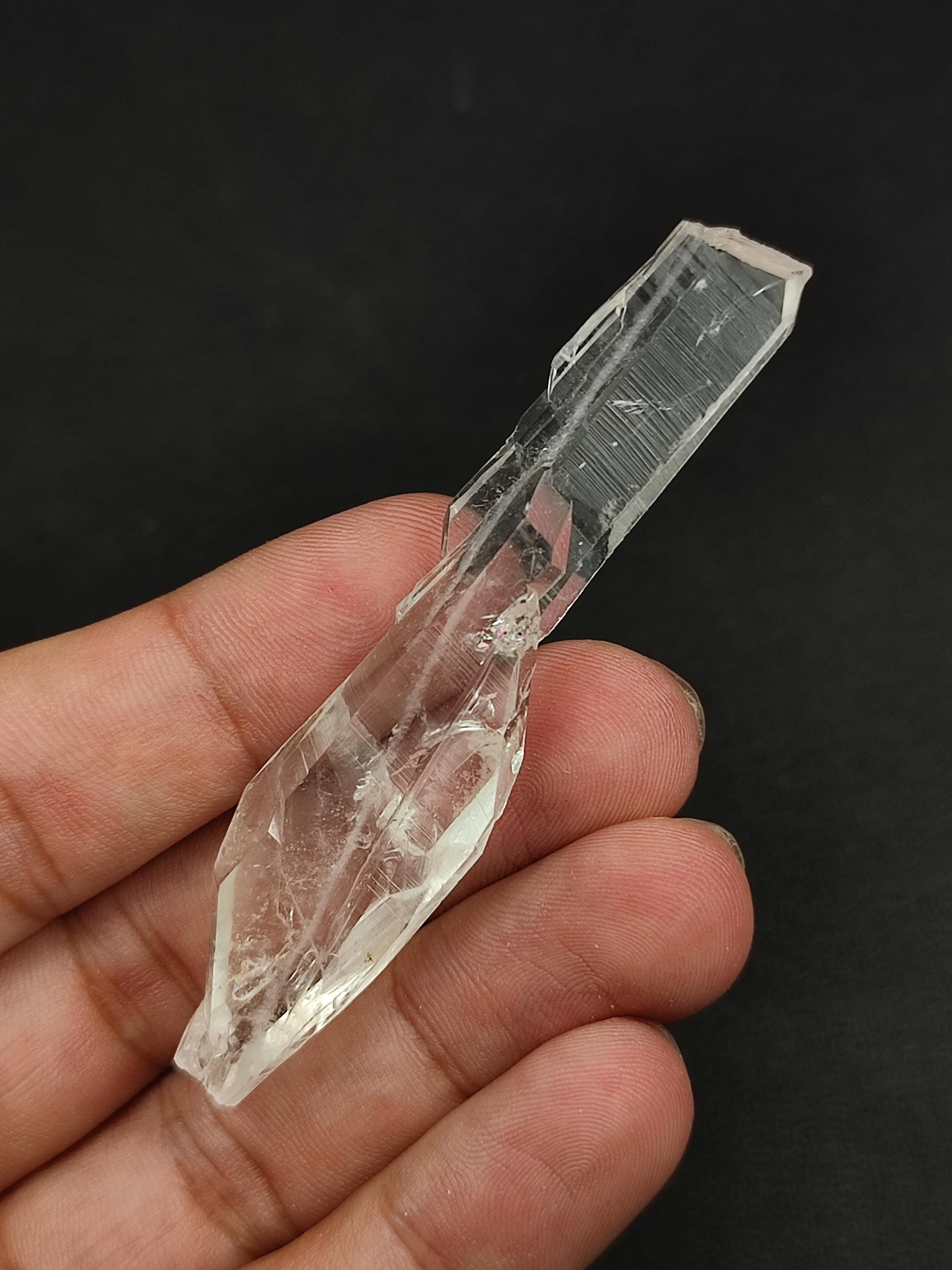 ファーデン水晶: 透明な鉱物標本、パキスタンのバルチスタン。 「11