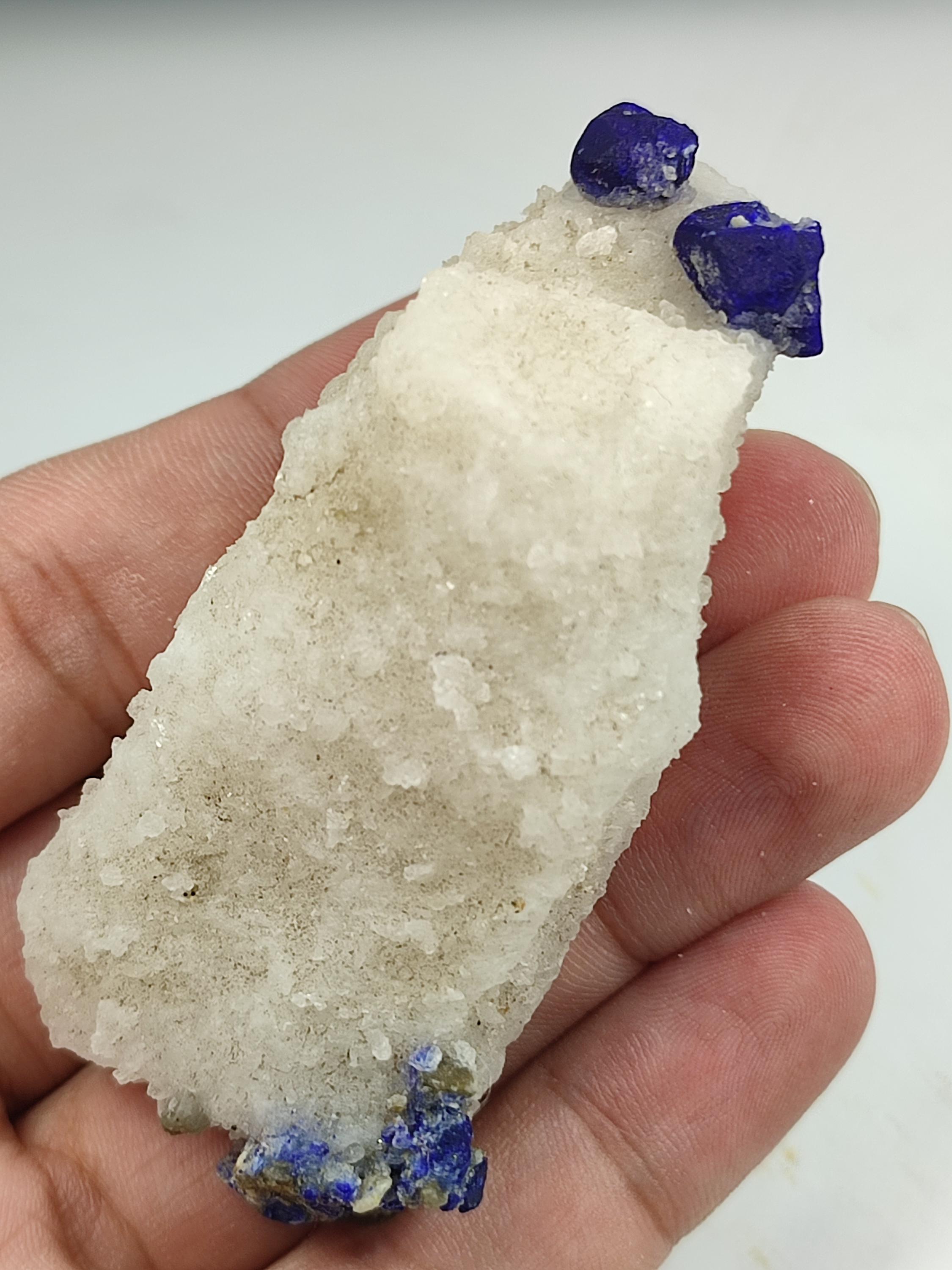 アフガニスタン産ラピスラズリ結晶（母岩付き）、鉱物標本 - Etsy 日本